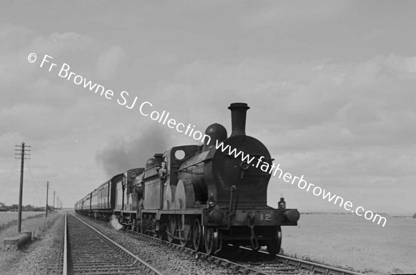 CHILDREN WATCHING 2.50 BELFAST UP (TWO ENGINES)